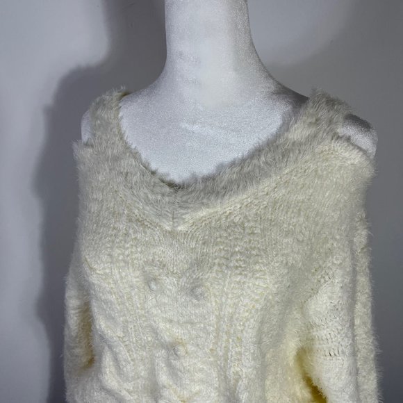 liz lisa fuzzy sweater - Picture 3 of 5